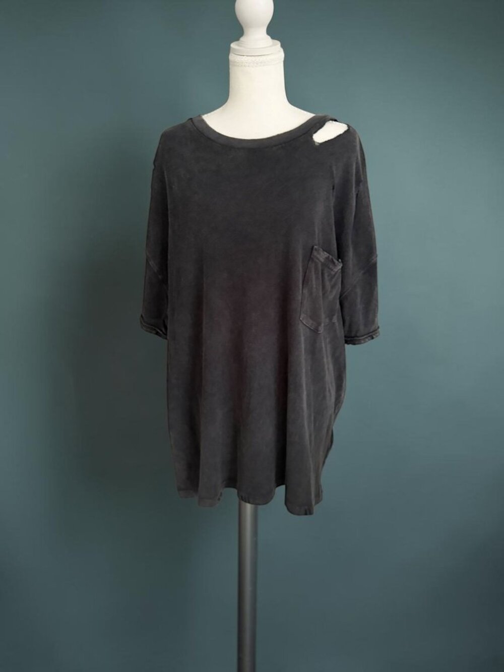 FREE PEOPLE Gray Distressed Oversized T Shirt Size XL